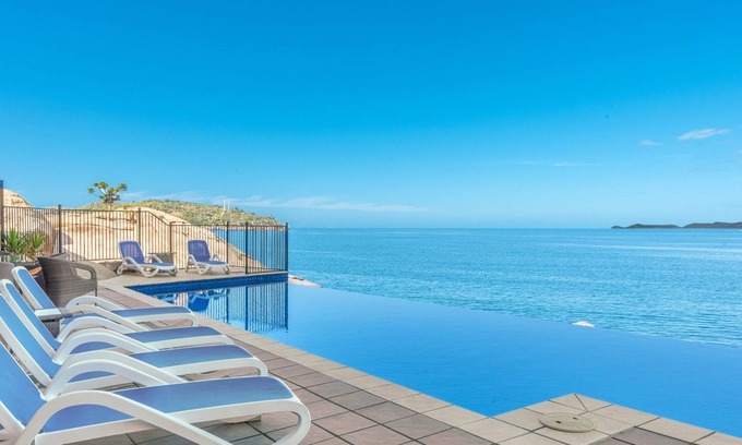 Nelly Bay Apartment | 1 Bright Point Apartment 4501