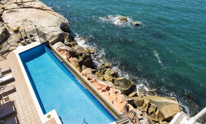 Nelly Bay Apartment | 1 Bright Point Apartment 5301