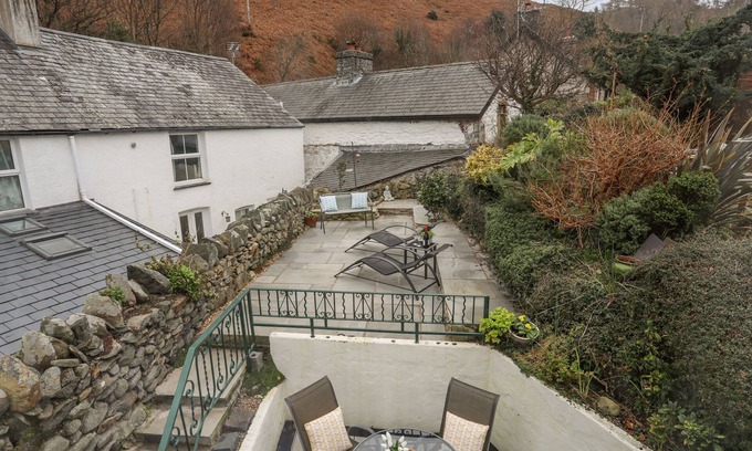 Dwygyfylchi House | 1 BRONRALLT, pet friendly, character holiday cottage in Conwy