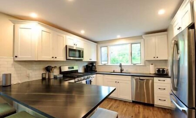 Ellicottville House | #1 EVL Creekview Townhome SKI BIKE GOLF & Hot Tub