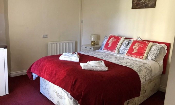 Roundham Bed & Breakfast | 1 - Family Suite w/Adj Room + Terrace - Grand Central R1, Free Continental Breakfast