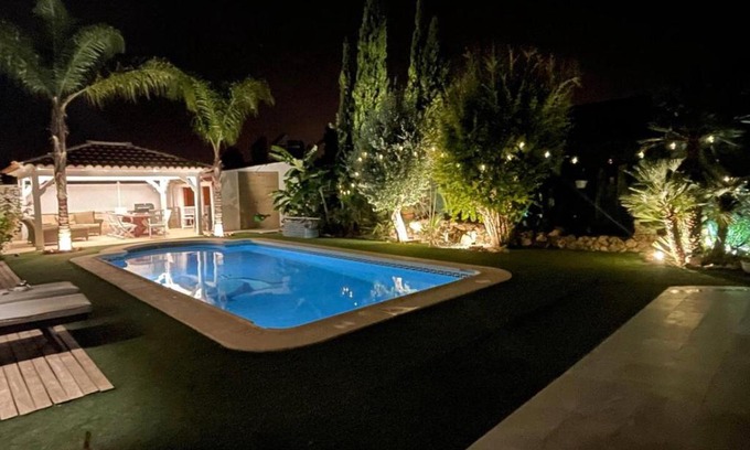 San Vicente del Raspeig House | 1 Habitación con baño privado frente a la piscina, máximo para 4 personas, No es la casa completa,1cama y 1 sofa-cama