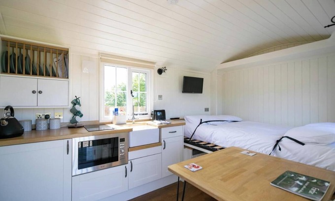 Forfar Cabin | 1 King-size Bed Deluxe Cabin - Free Parking