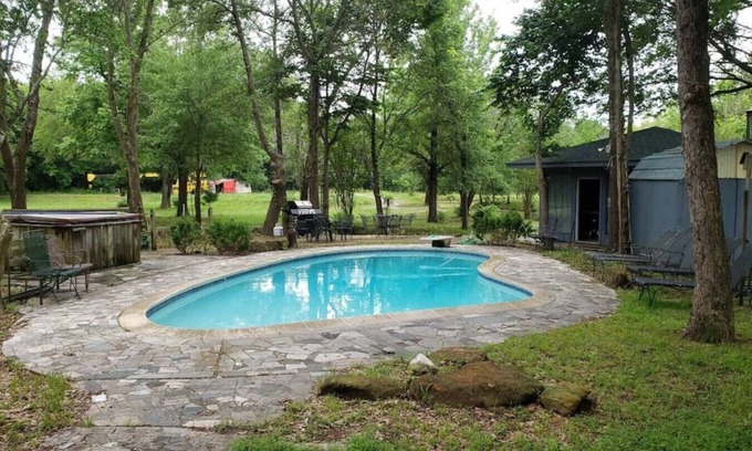 Elmo House | 1 Large Bedrooms Estate | Pool