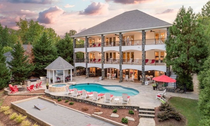 Littleton House | #1 LKG Family Retreat- Heated Pool, Golf Range, Firepit & Bocce, New 200HP Boat!