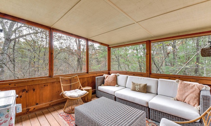 Lakemont Cabin | 1 Mi to Beach: Lake Rabun Home w/Carriage House