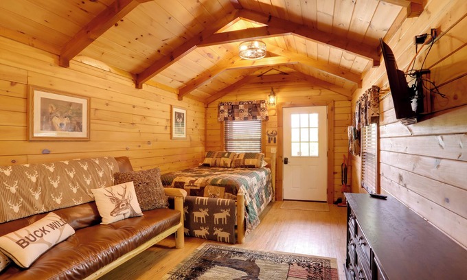 Van Buren Cabin | 1 Mi to Current River: Cozy Studio Cabin!