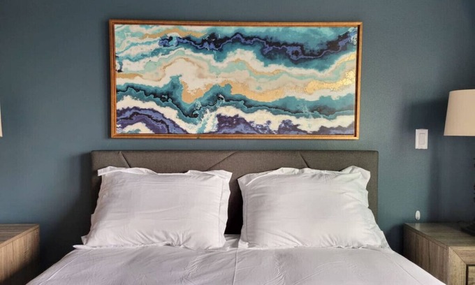 Hilltop Apartment | <1 mi to Dome | 3BD 2.5BA | Townhouse | Garage -24