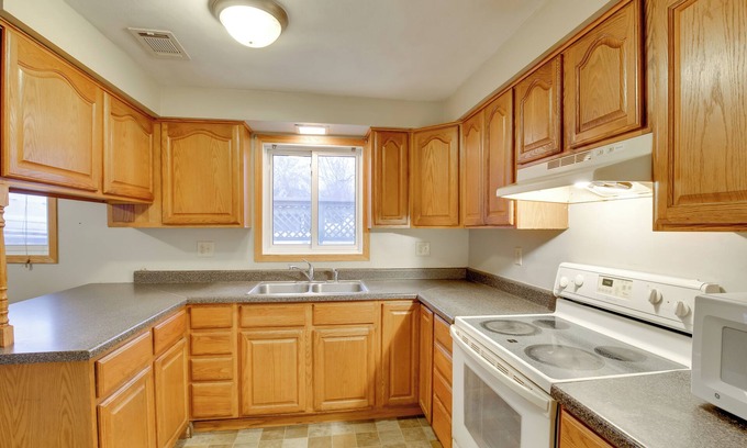 Owatonna House | 1 Mi to Dtwn Owatonna: Cozy Duplex Home!