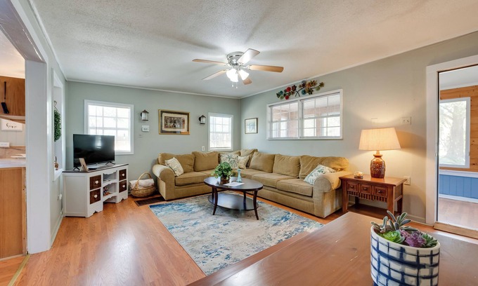 Magnolia Bluffs House | 1 Mi to Fishing Pier: Apalachicola Bay Getaway!