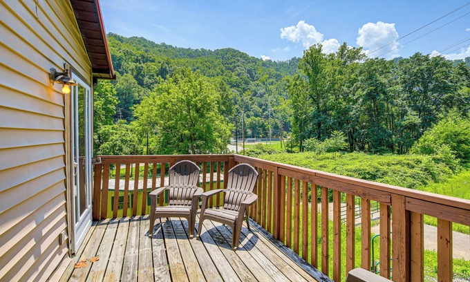 Matewan Apartment | 1 Mi to Hatfield-McCoy Trails: Apt in Matewan
