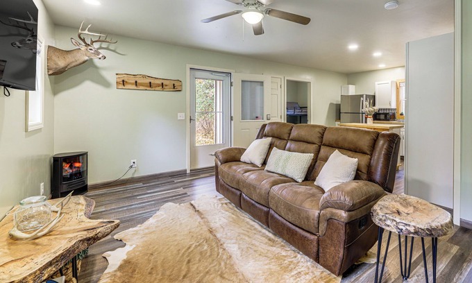 Lynx Cabin | 1 Mi to Hunting: Cozy & Secluded Stout Cabin