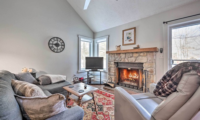 White Haven House | < 1 Mi to Jack Frost: Lake Harmony Townhome!