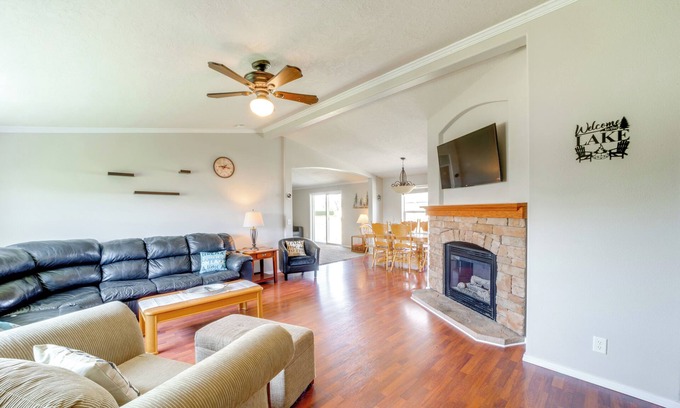 Coulee City House | 1 Mi to Lake: Getaway w/Patio in Coulee City!