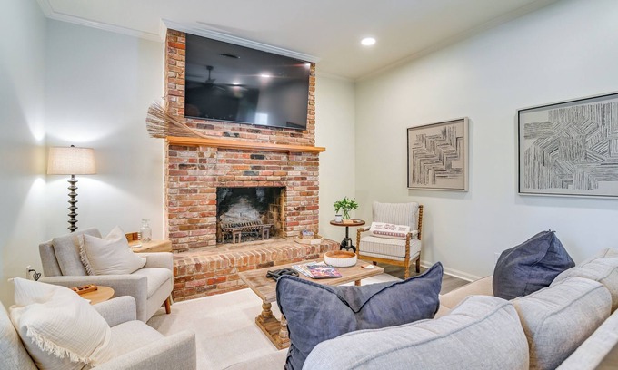 Starkville House | 1 Mi to Miss State: ‘Wremy Cottage’ w/Deck & Yard