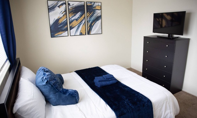 Clawson Apartment | 1 mile from Kaiser Oakland, Alta Bates, & UCSF Benioff Children's Hospital.