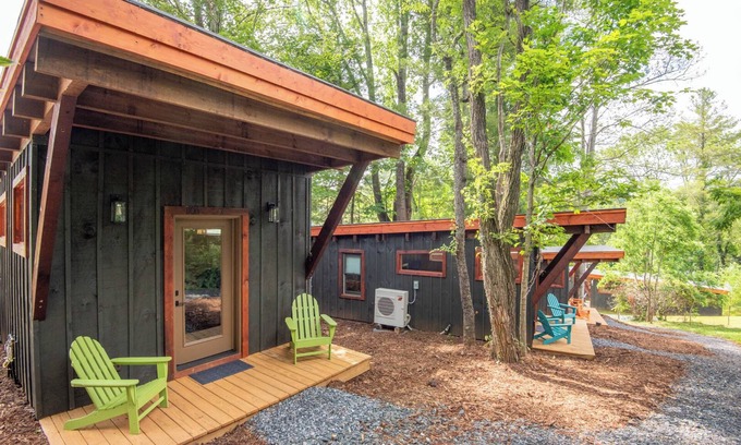 West Jefferson Cabin | 1 Mile to Downtown West Jefferson Camping Cabin #7