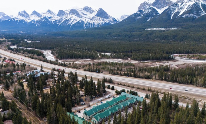 Harvie Heights House | 1 Min to Banff Gate Quiet End Unit Mountain view Banff gate 2B/2B/7ppl