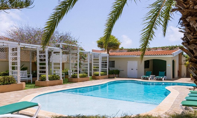 Malmok Apartment | 1 MIN WALK 2 Arashi Beach Suite w/RoofDeck & Pool
