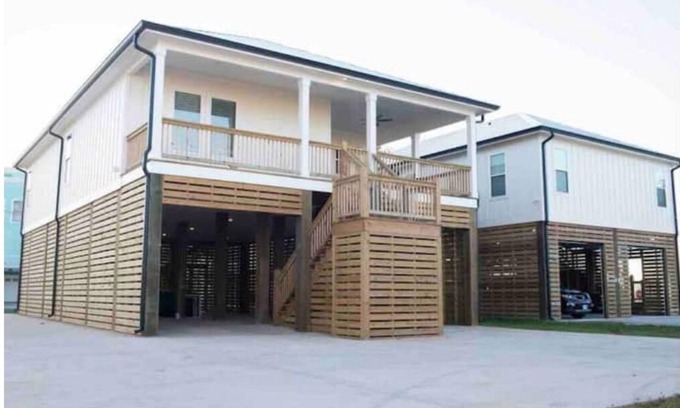 Gulfport House | 1-min walk to beach! Newly built! RELAXING Beach Vacation!BeachBLISS