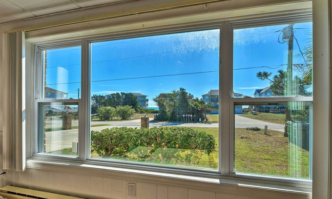 Emerald Isle Apartment | ‘1 Ocean Fun:' Emerald Isle Apt, Steps to Beaches!