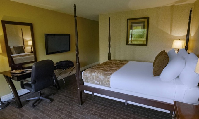 Dartmouth Apartment | 1 Queen Bed – Room 2 - Hearthstone Inn Boutique Hotel Halifax – Dartmouth