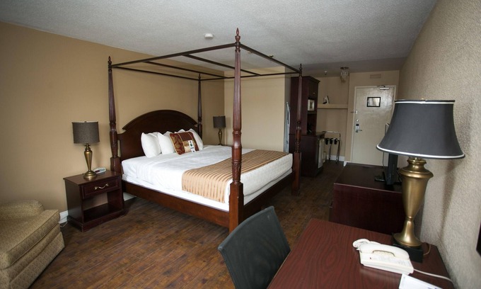 Dartmouth Apartment | 1 Queen Bed – Room 4 - Hearthstone Inn Boutique Hotel Halifax – Dartmouth