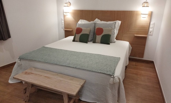 Allin Bed & Breakfast | 1 room with bathroom and breakfast near Urederra.