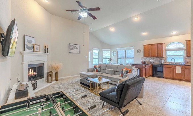 Tomball House | 1 story, foosball, COZY 3 bedroom in The Woodlands ! !