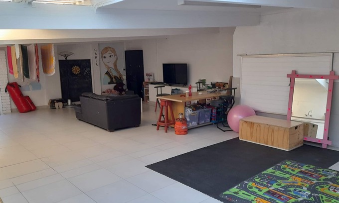 Eikenbosch House | 10-12 Sleeper large family home with pool in Bellville, Cape Town