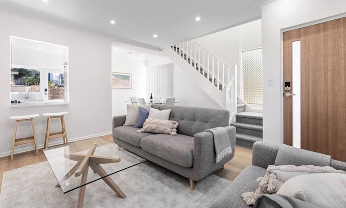Glenelg House | 10/16 Moseley Street, Glenelg · Beach, Luxury, WiFi, BBQ, Verandah | LUX Glenelg