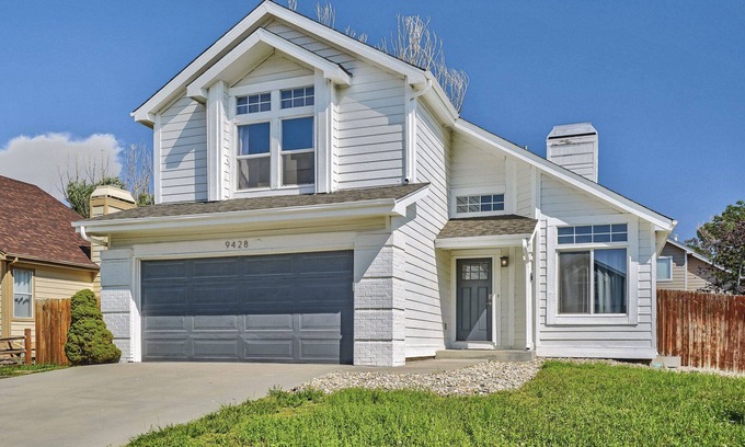 Colorado Springs House | 10-20 minutes to Ft Carson-Pet Friendly-Fireplace