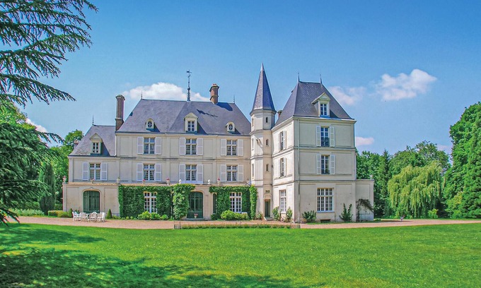 Allonne House | 10 bedroom cozy home in Allonne