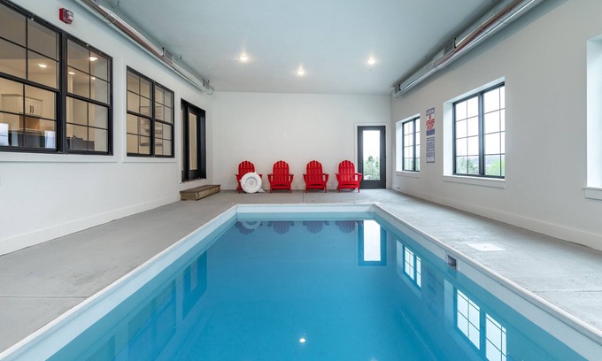Hollister Cabin | 10 Bedroom w/PRIVATE Heated Pool - Hot Tub - Games