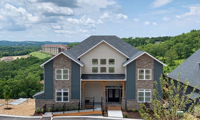 Table Rock House | 10 bedrooms w/Swim/Spa - In/outdoor community pool