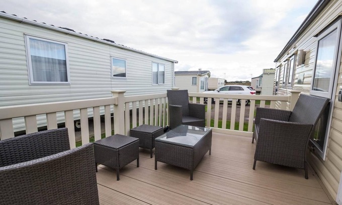 Clacton-on-Sea House | 10 berth caravan at Martello Beach Holiday Park near Clacton-on-Sea ref 29021BW