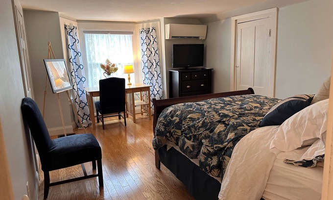 Rockland Apartment | 10% Discount for booking 6 to 12 month Booking!