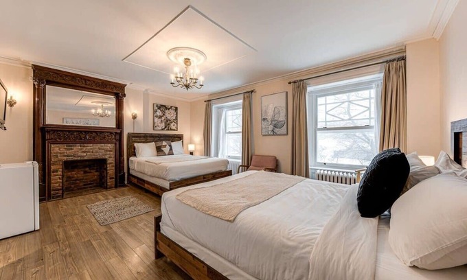 Vieux-Quebec-Cap-Blanc-colline Parlementaire Hotel | 10 Double Room Summar