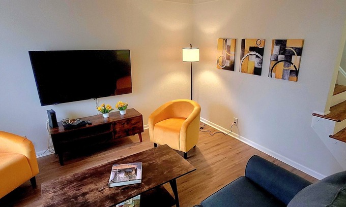 South Euclid House | 10% dsc Spacious Home Near Cleveland Clinic & Downtown Cleveland