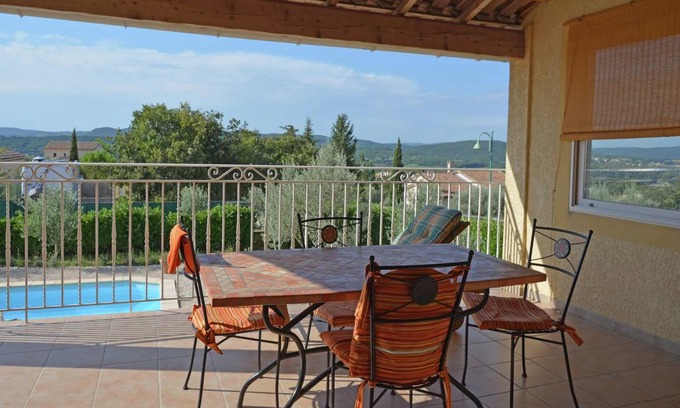 Saint-Laurent-de-Carnols Villa | 100 m² Villa ∙ 3 bedrooms ∙ 6 guests