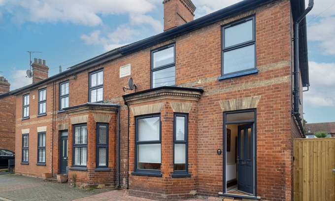 Leiston Cottage | 10 Jubilee Cottage - sleeps 7 guests in 4 bedrooms