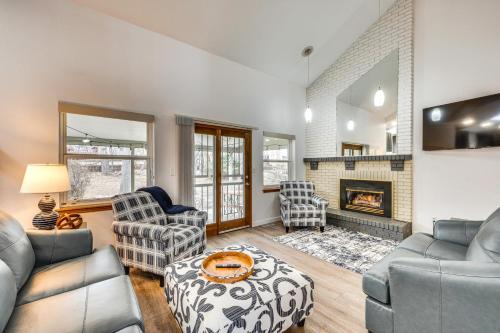 Arvada House | 10 Mi to Denver Pet-Friendly Arvada Home with Yard!