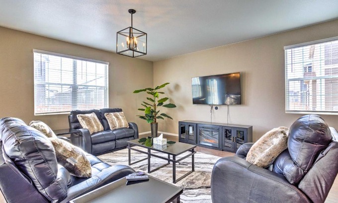 Aurora House | 10 Mi to DIA Spacious Aurora House with Yard!