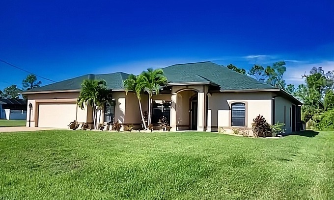 Pinehurst House | 10 miles from 2 beaches in the lovely Rotonda West Florida community.