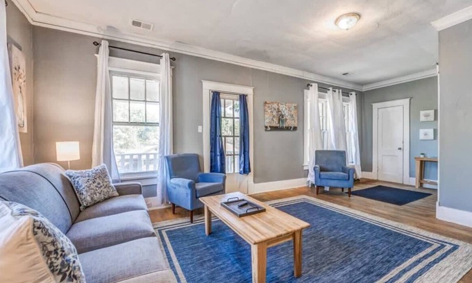 Memphis House | 10 Min to U of Memphis-Rozelle Retreat Left Unit