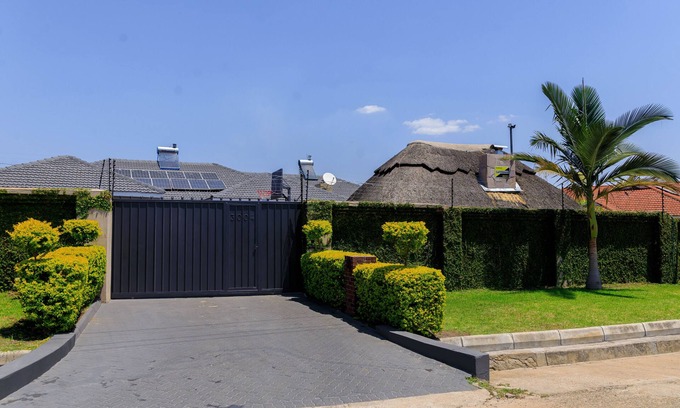 Harare Cottage | 10 minutes from Airport. Family-sized cottage with lots of parking and greenery