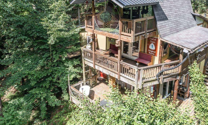 Woodstock House | 10% Off 3+ Nights! Escape to Edward – The Hut