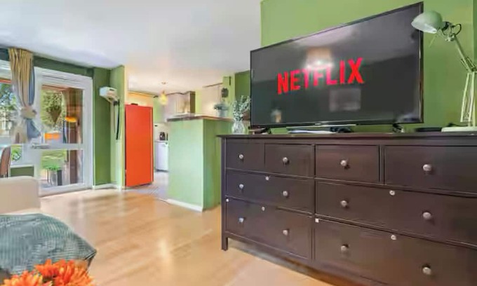 Chaucer Apartment | 10% OFF| Cosy Flat in London Bridge + Games, Netflix & Parking + Garden!