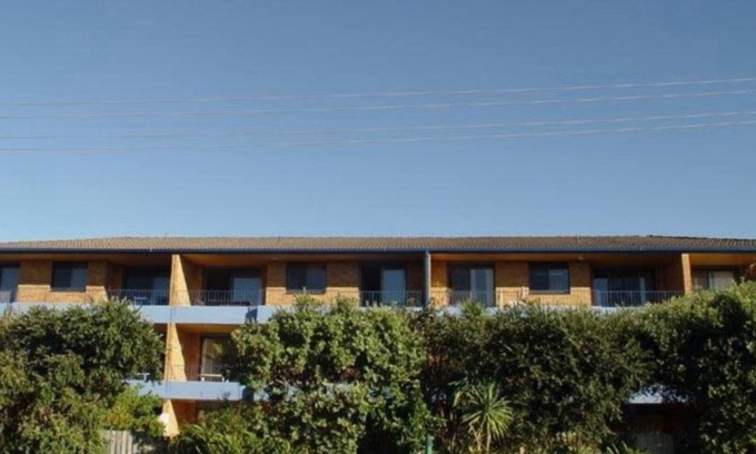 Hawks Nest Apartment | #10 Seacrest on Beach Rd