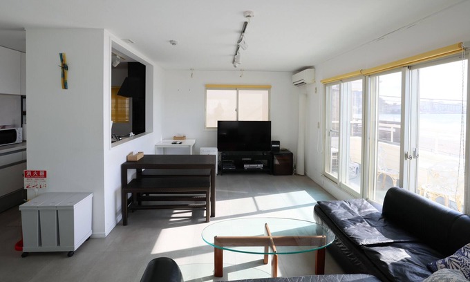 Kotsubo House | [10 seconds on foot from the sea] Ocean view luxury stay (pets allowed) Rooftop BBQ / theater room for 6 people or more